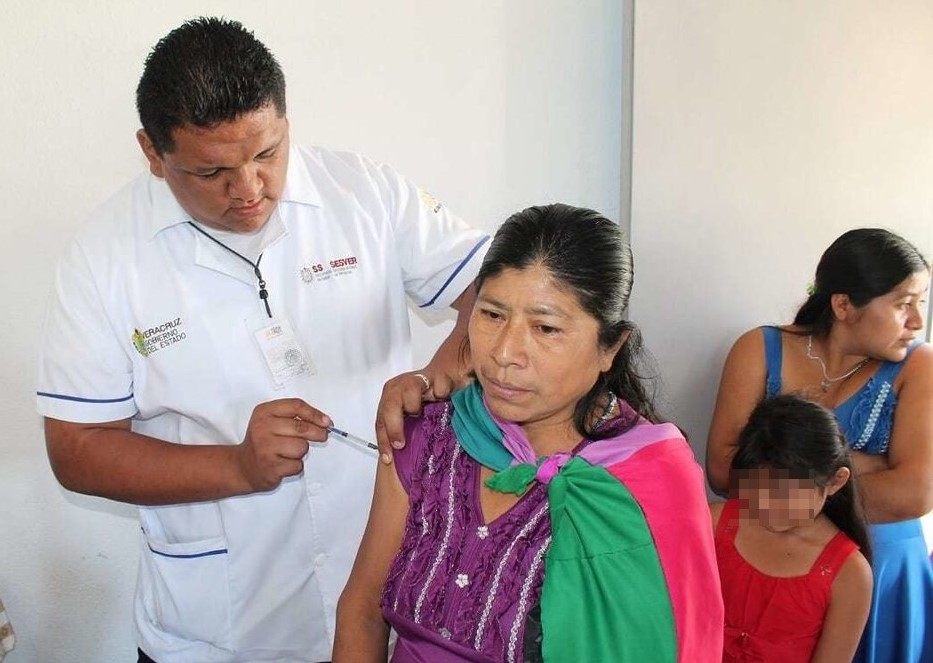 Lleva la Secretaría de Salud jornada de vacunación a comunidades indígenas