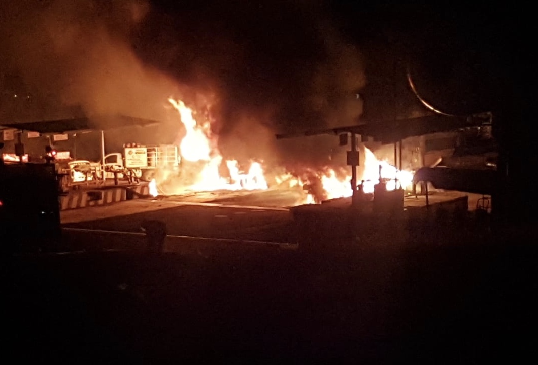 Se incendiaron dos autotanques dentro de gasera en Xalapa