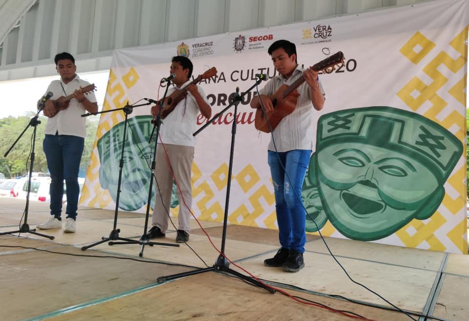 Tesechoacán recibió a la caravana cultural «Orgullo Veracruzano»