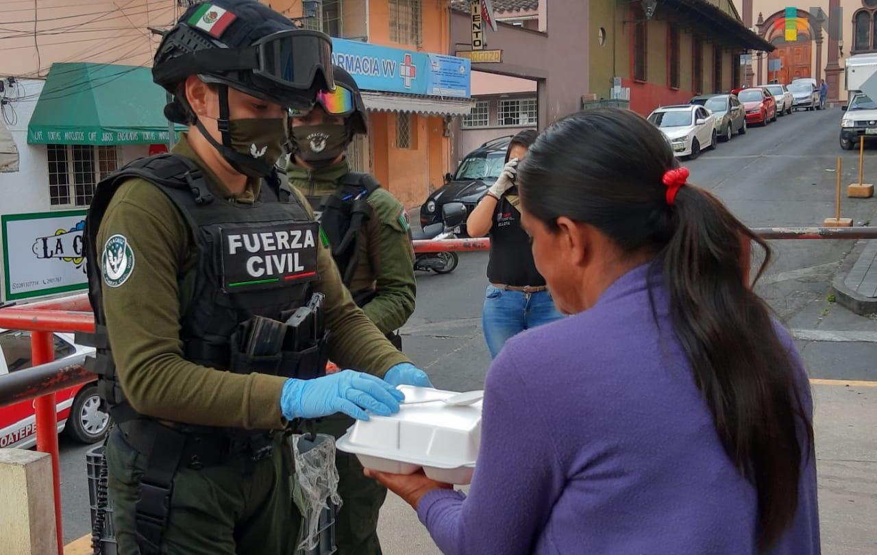 Fuerza Civil entrega alimentos a familiares de pacientes en diversos hospitales de Xalapa