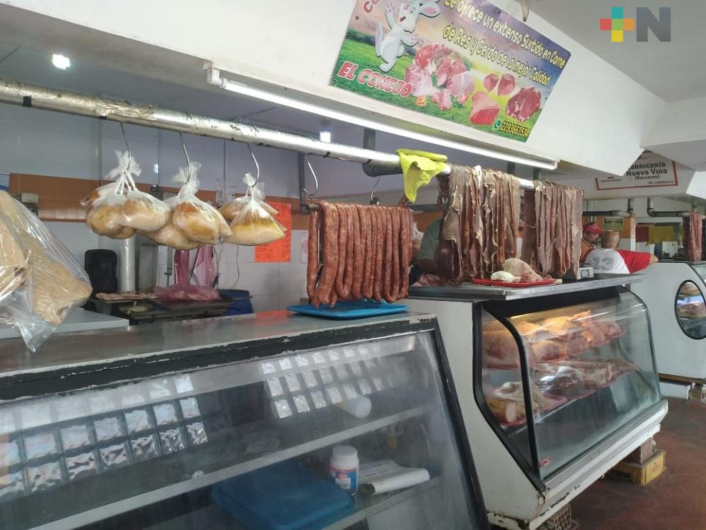 Altos precios en pescados y mariscos, favorecen ventas de carniceros en municipio de Veracruz
