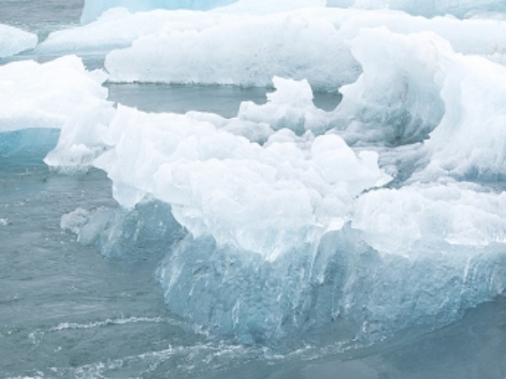 Aparece isla en la Antártida por deshielo