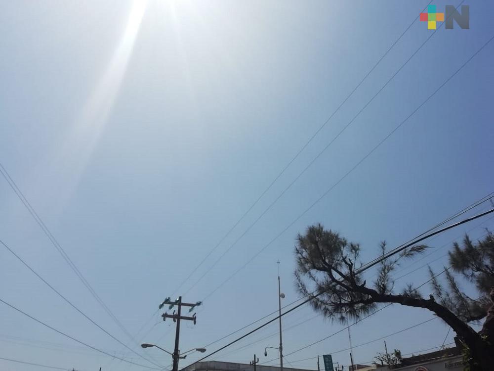 Día caluroso con índices de calor elevados en llanura y costa en Veracruz