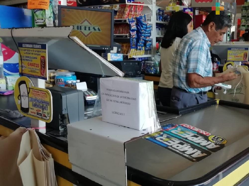 Centros comerciales de Coatzacoalcos recaudan dinero para empacadores de la tercera edad