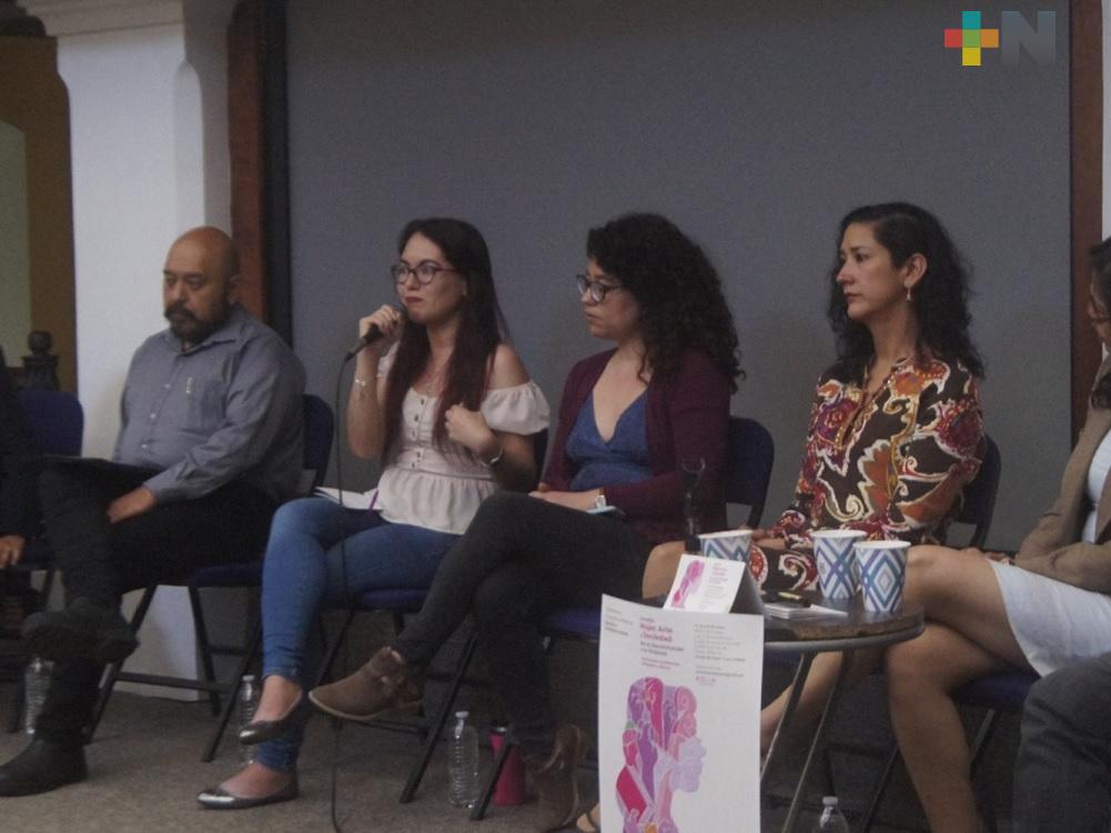 Colegio de Veracruz realizó foro “Reacciones socioculturales ante los movimientos feministas y la violencia feminicida”