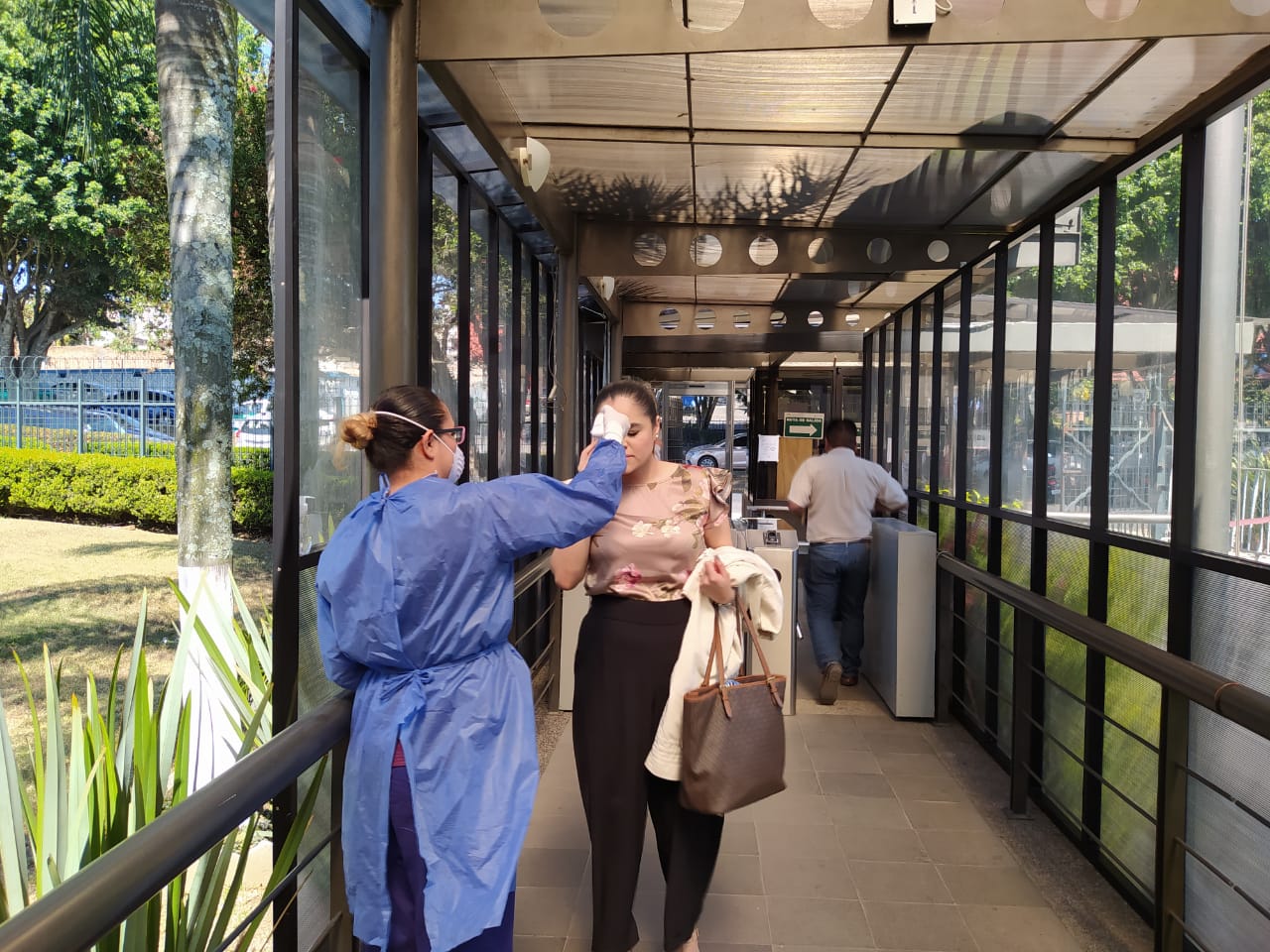 Congreso del Estado aplica medidas preventivas, para proteger a trabajadores y visitantes del Covid-19