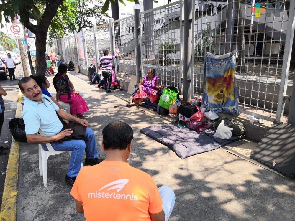 Hospital Regional de Veracruz desaloja a familiares de pacientes para evitar contagio de Covid-19