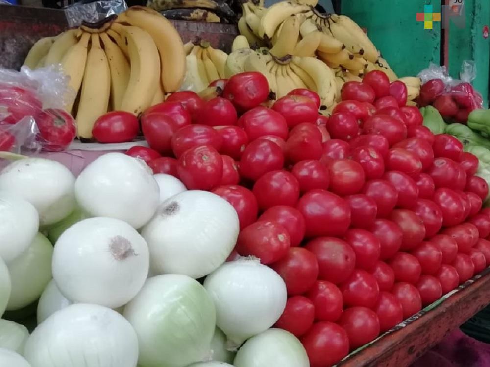Precio elevado de tomate y cebolla afecta ventas de comerciantes
