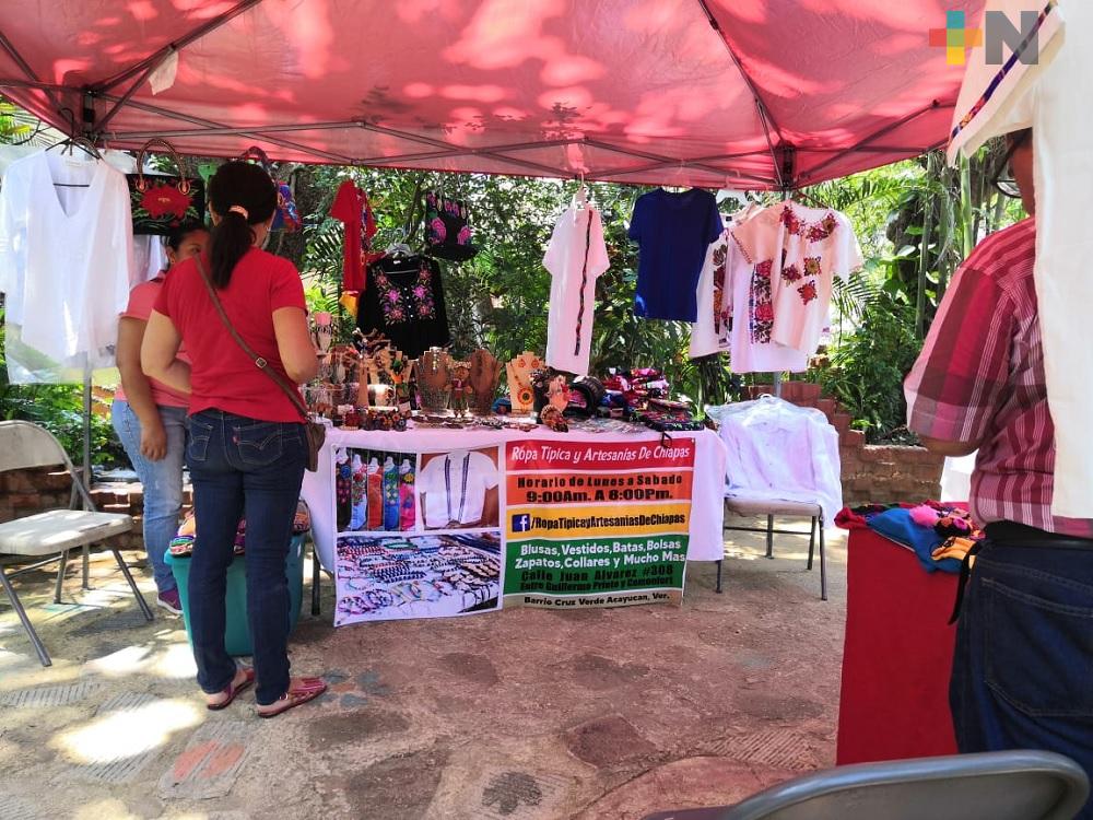 En Coatzacoalcos, realizan Mercadito de Fomento al Consumo de Productos Locales