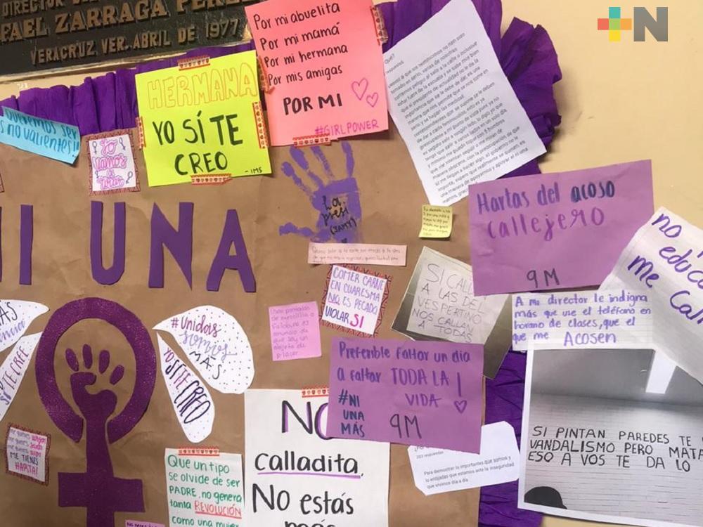 Estudiantes del Colegio de Bachilleres de Veracruz elaboran mural donde señalan supuestos casos de acoso