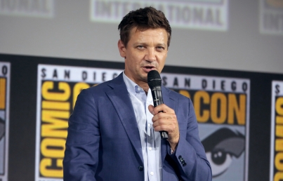 Actor Jeremy Renner lanza nuevo álbum “The Medicine”