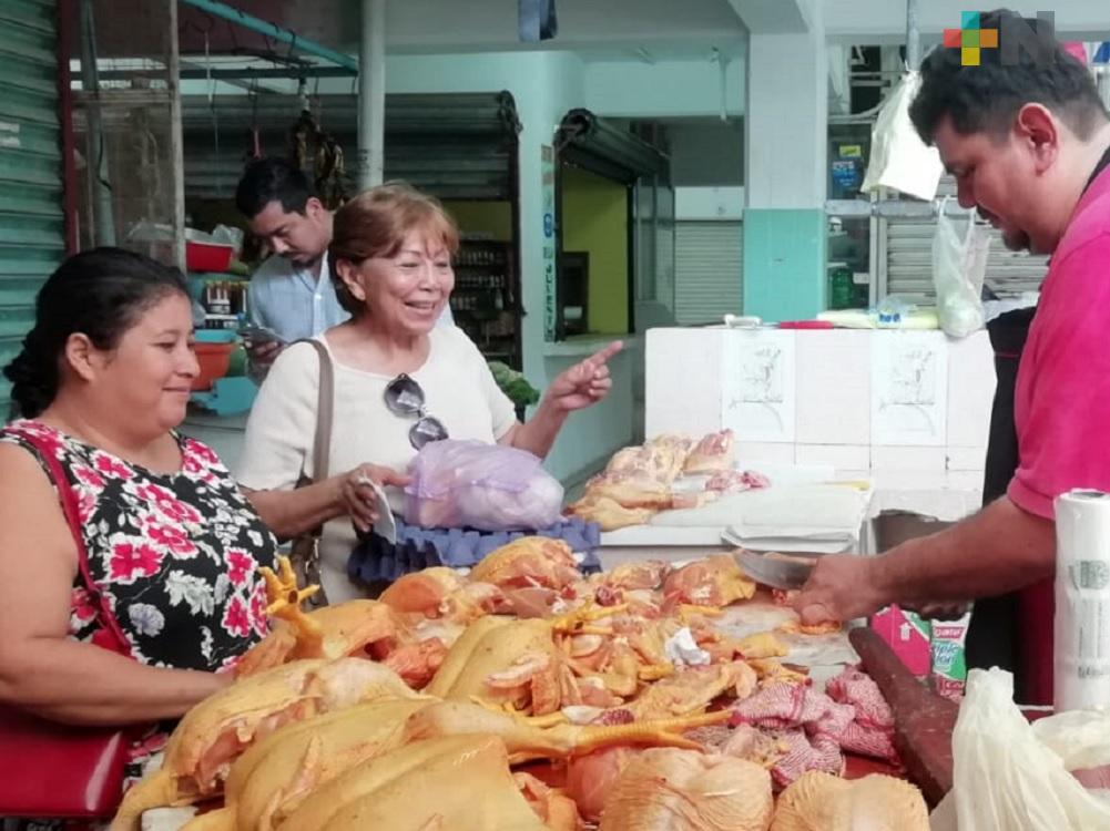 Locatarios de mercados de Coatzacoalcos no pueden cerrar negocios pues viven al día