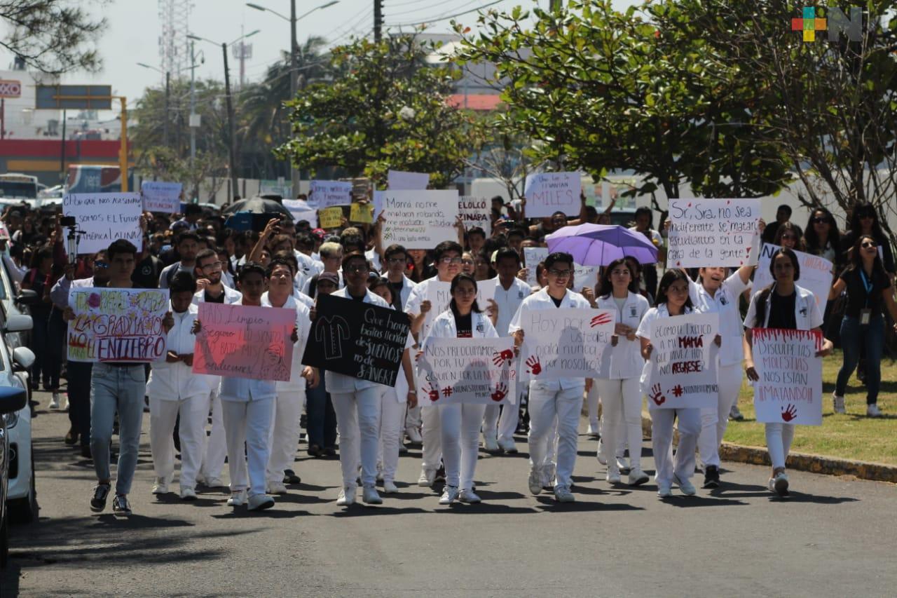 Estudiantes de la UV piden justicia para alumnos de la BUAP asesinados