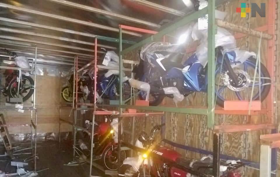 Recupera SSP 7 motocicletas y una caja seca en Tierra Blanca
