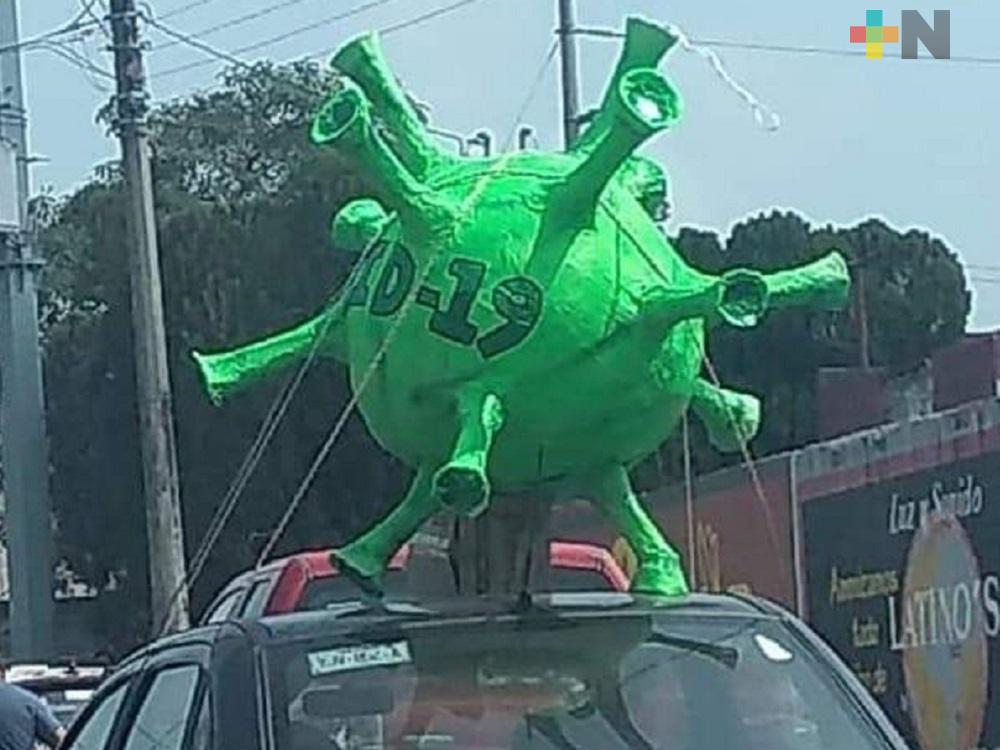 Piñata de Covid-19, transita por calles de Las Choapas