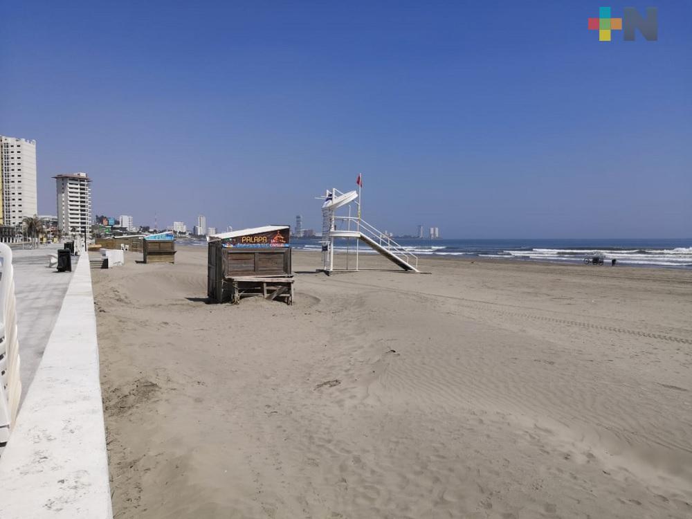 Playas de Boca del Río lucen prácticamente vacías