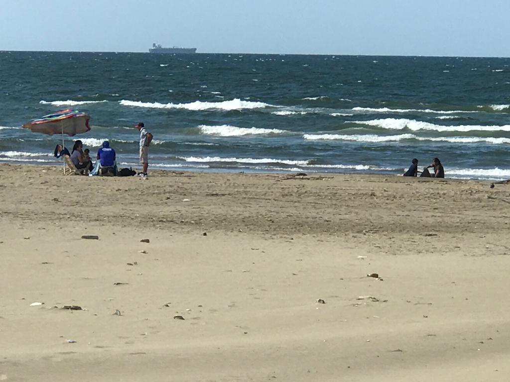 Ante suspensión de actividades, casi vacías están playas de Coatzacoalcos