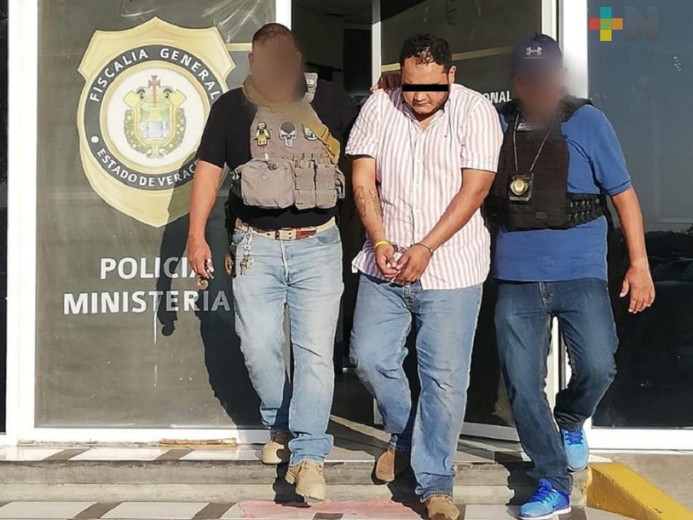 En municipio de Veracruz, policías ministeriales detienen a presunto extorsionador
