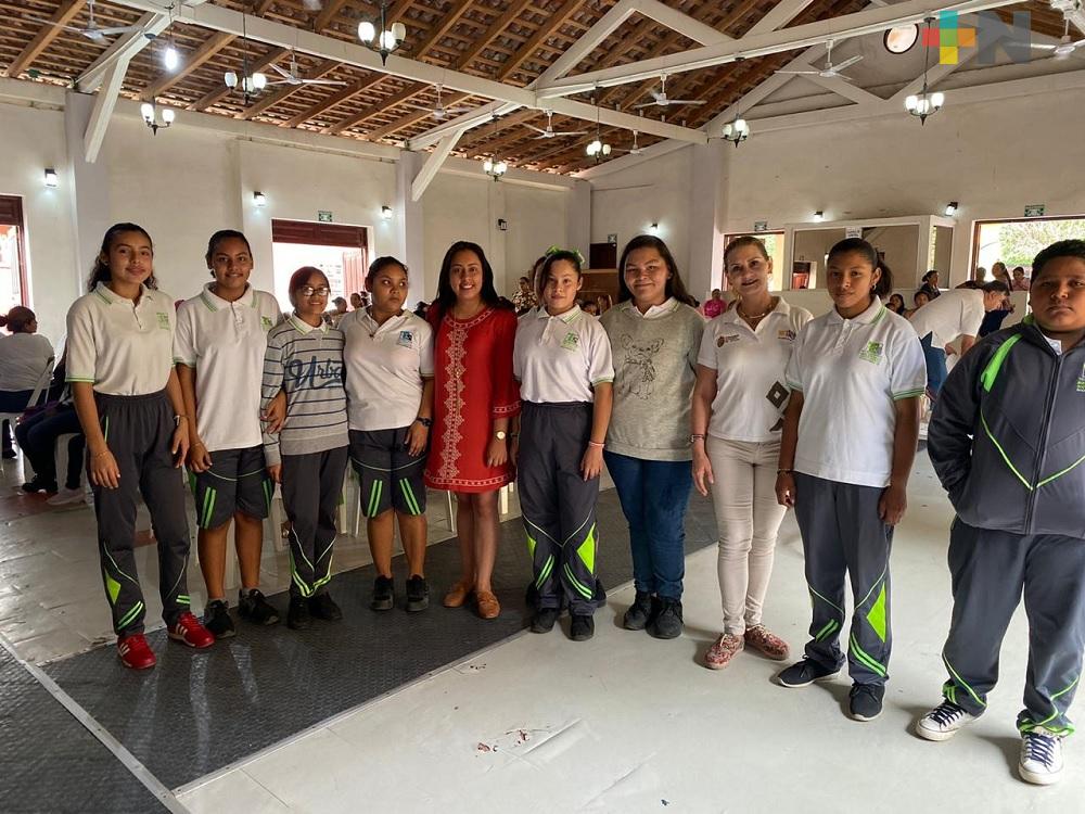 Realizan exámenes de la vista a estudiantes de Chacaltianguis