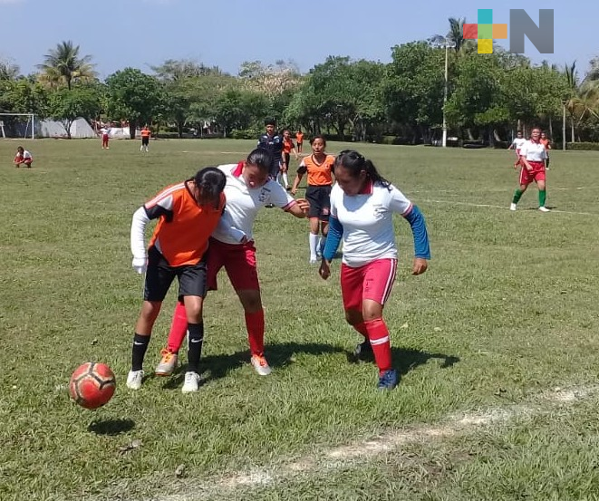 Coatzacoalcos competirá en estatal de futbol femenil de Juegos Conade