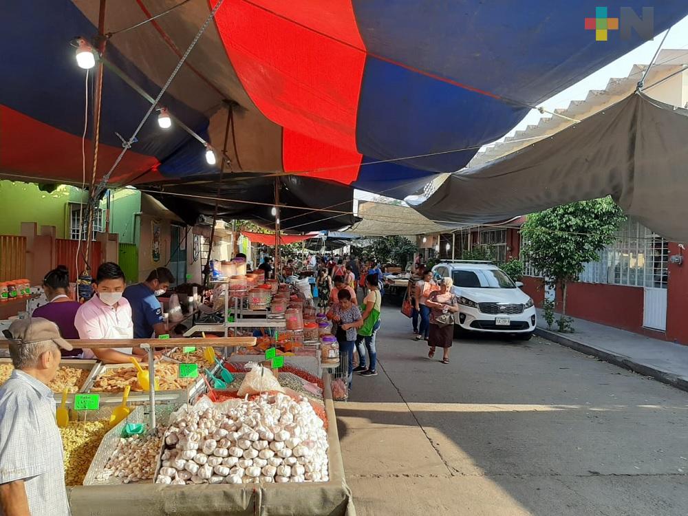 Solo productos de la canasta básica se venden en tianguis de Martínez de la Torre
