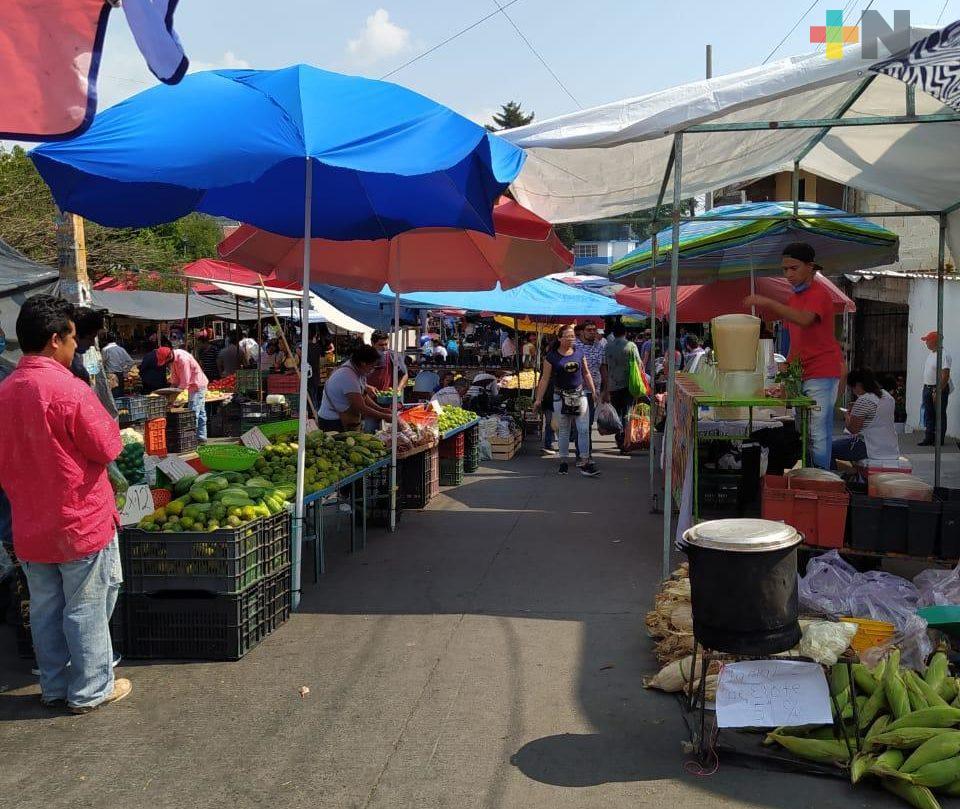 En Xalapa exhortan a pequeños comerciantes a tomar medidas sanitarias por Covid-19