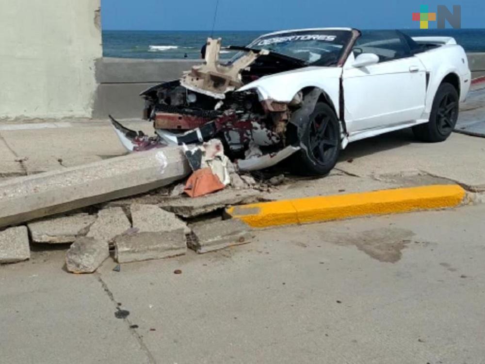 Tres personas lesionadas, saldo de accidente en malecón de Coatzacoalcos