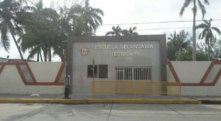 Alumnos de Coatzacoalcos, toman medidas de prevención para evitar contagio del Covid-19