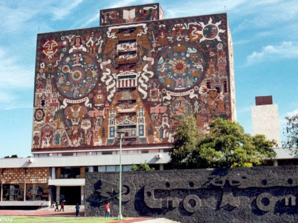 Facultad de Derecho de la UNAM, titula a primera alumna vía remota durante la contingencia