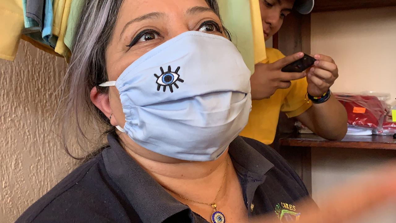 En Coatza, producen cubrebocas personalizados