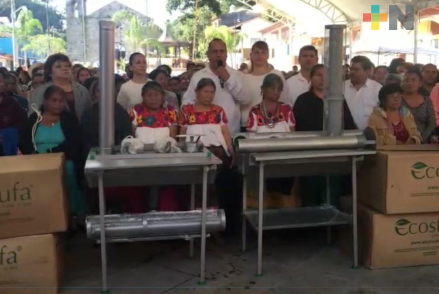 Ixhuatlán de Madero se beneficia con el programa estatal de estufas ecológicas