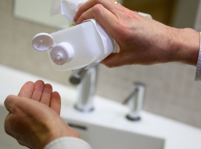 El uso excesivo de gel antibacterial puede provocar lesiones en la piel