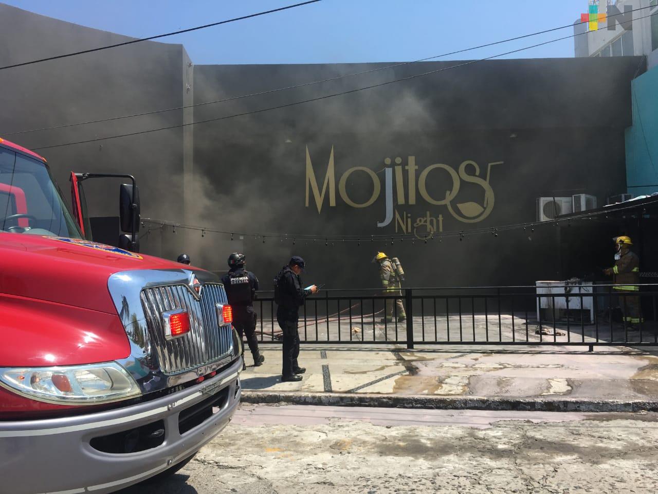 Sofocan incendio en centro nocturno de Veracruz