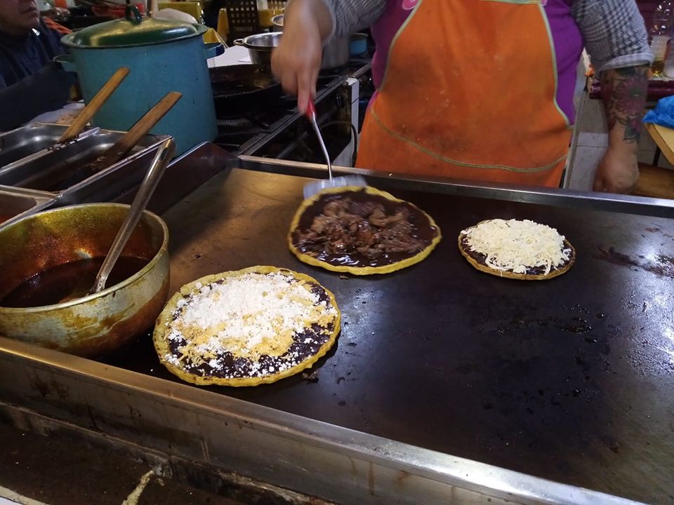 Bajas ventas en el mercado de La Rotonda de Xalapa; ofrecen comida a domicilio