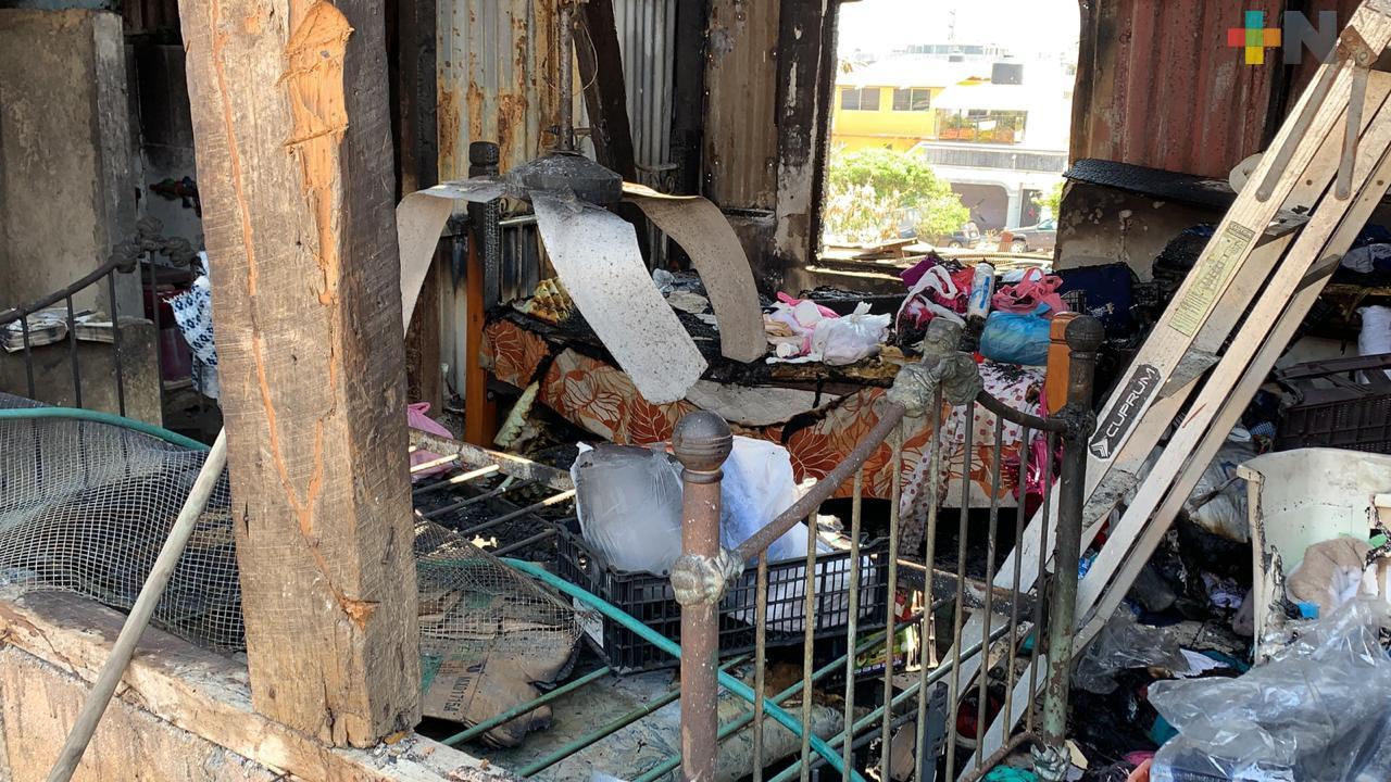 Piden apoyo para señora cuya vivienda resultó afectada por incendio