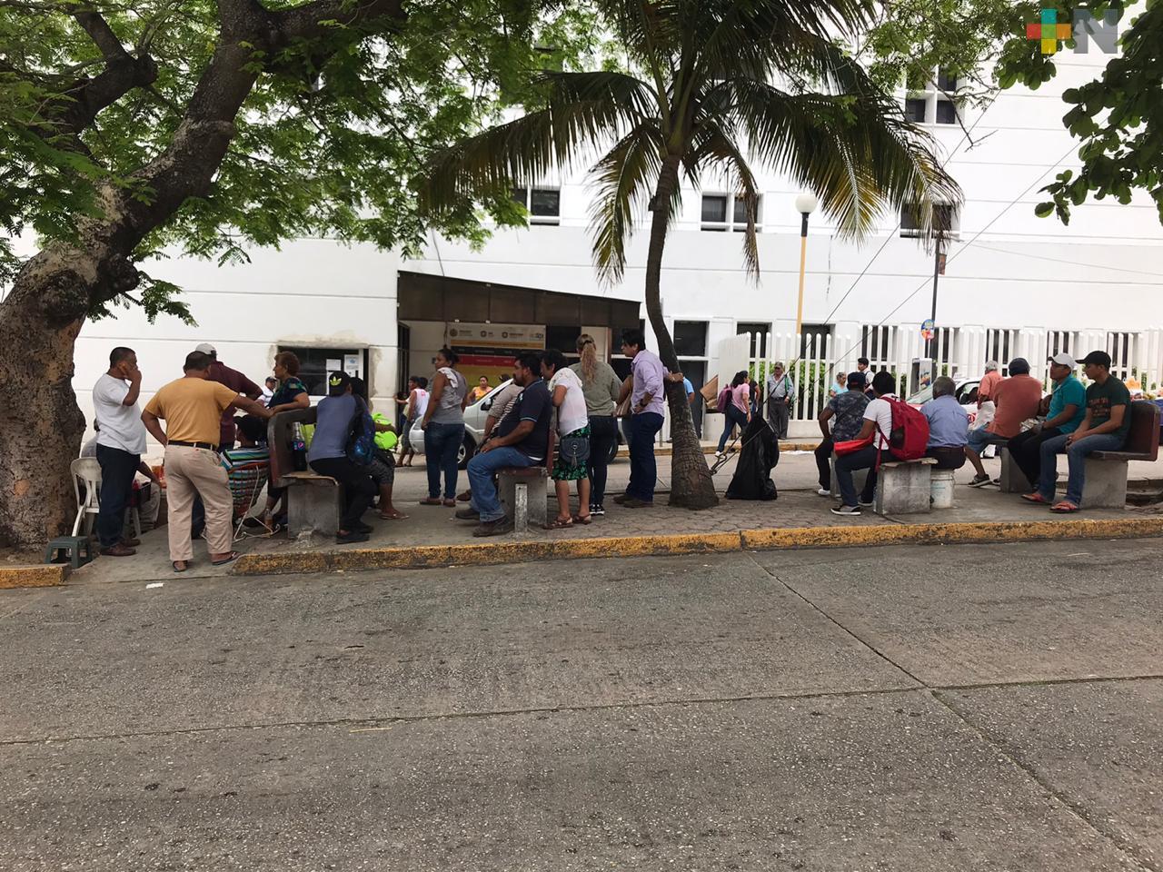 Hospital Regional de Coatzacoalcos aplica medidas de restricción de personas en área de Urgencias