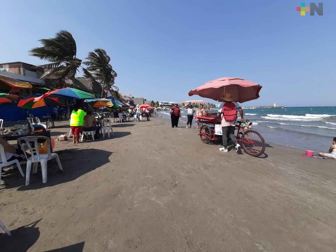 Aún hay bañistas en Villa del Mar de Veracruz