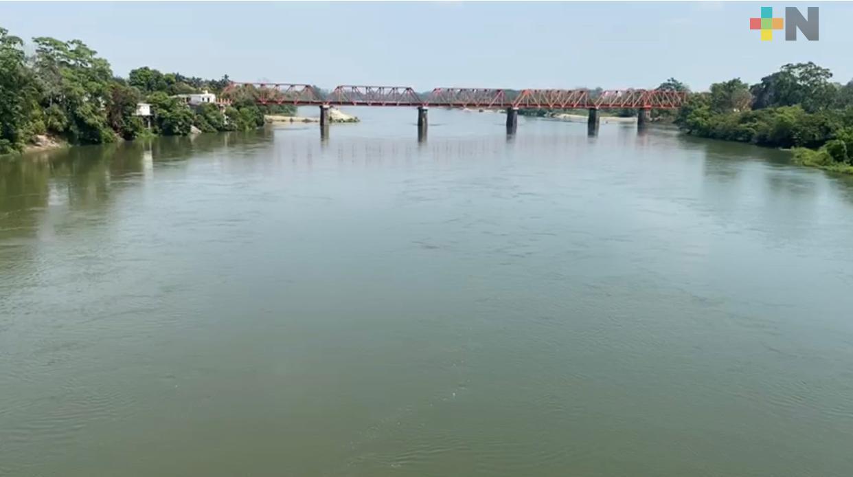 Crece el río Papaloapan por desfogue de presas