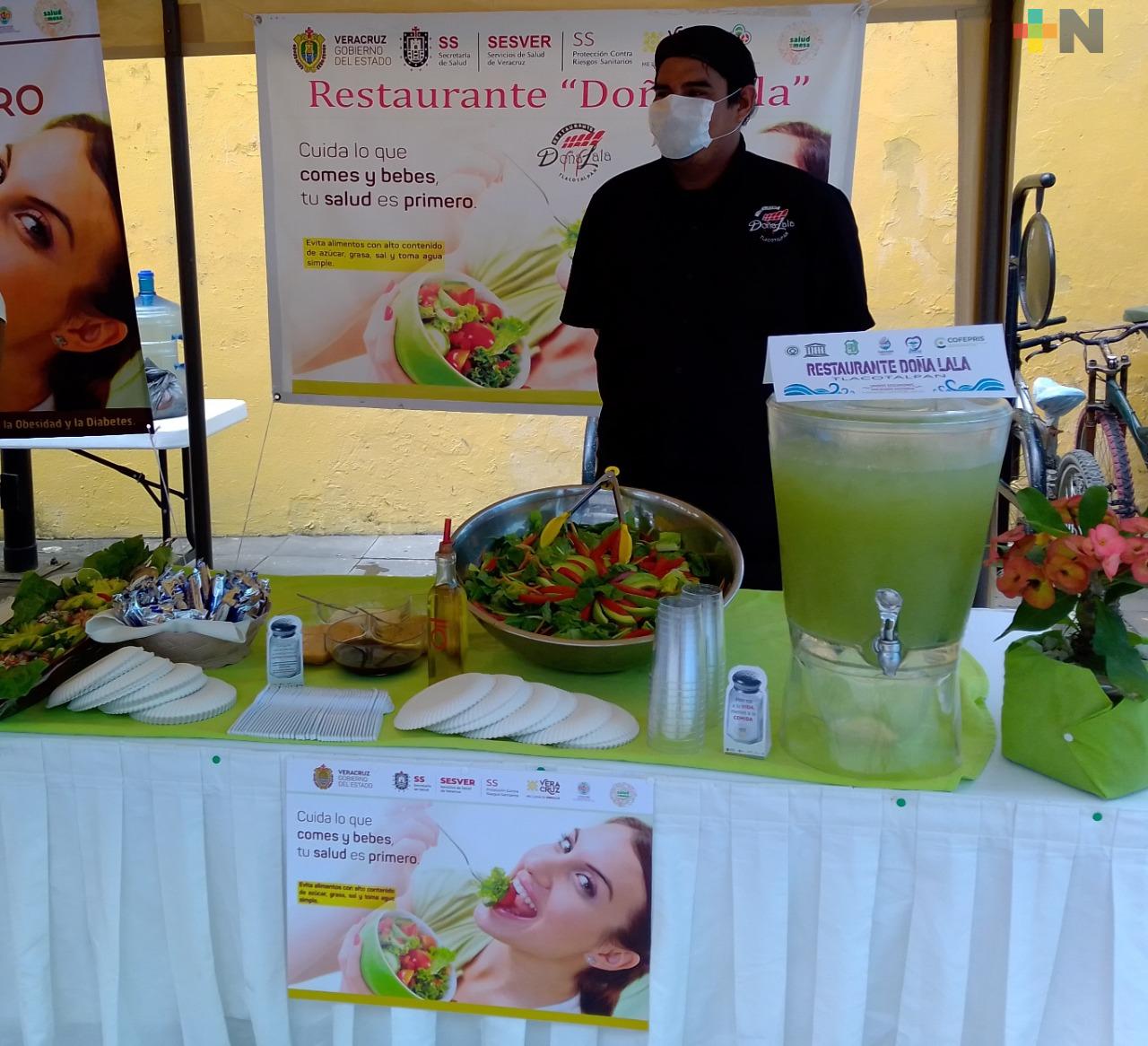 Entrega Salud 34 distintivos por manejo higiénico de alimentos, en Tlacotalpan