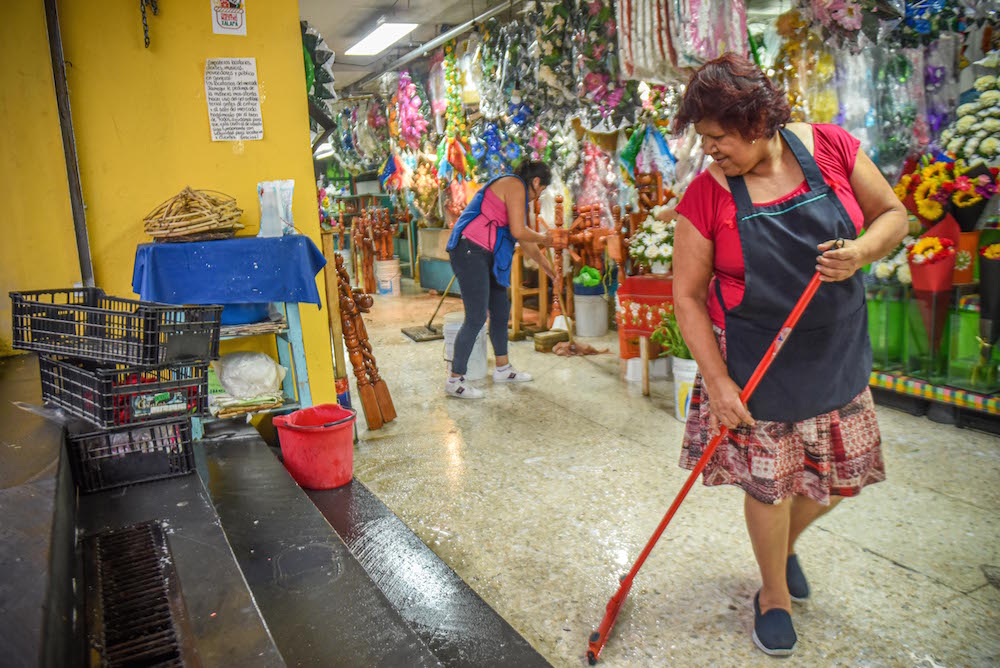 Jornada de sanitización en el mercado Jáuregui