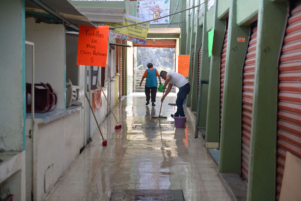 Realizan jornada de limpieza en el mercado Rendón