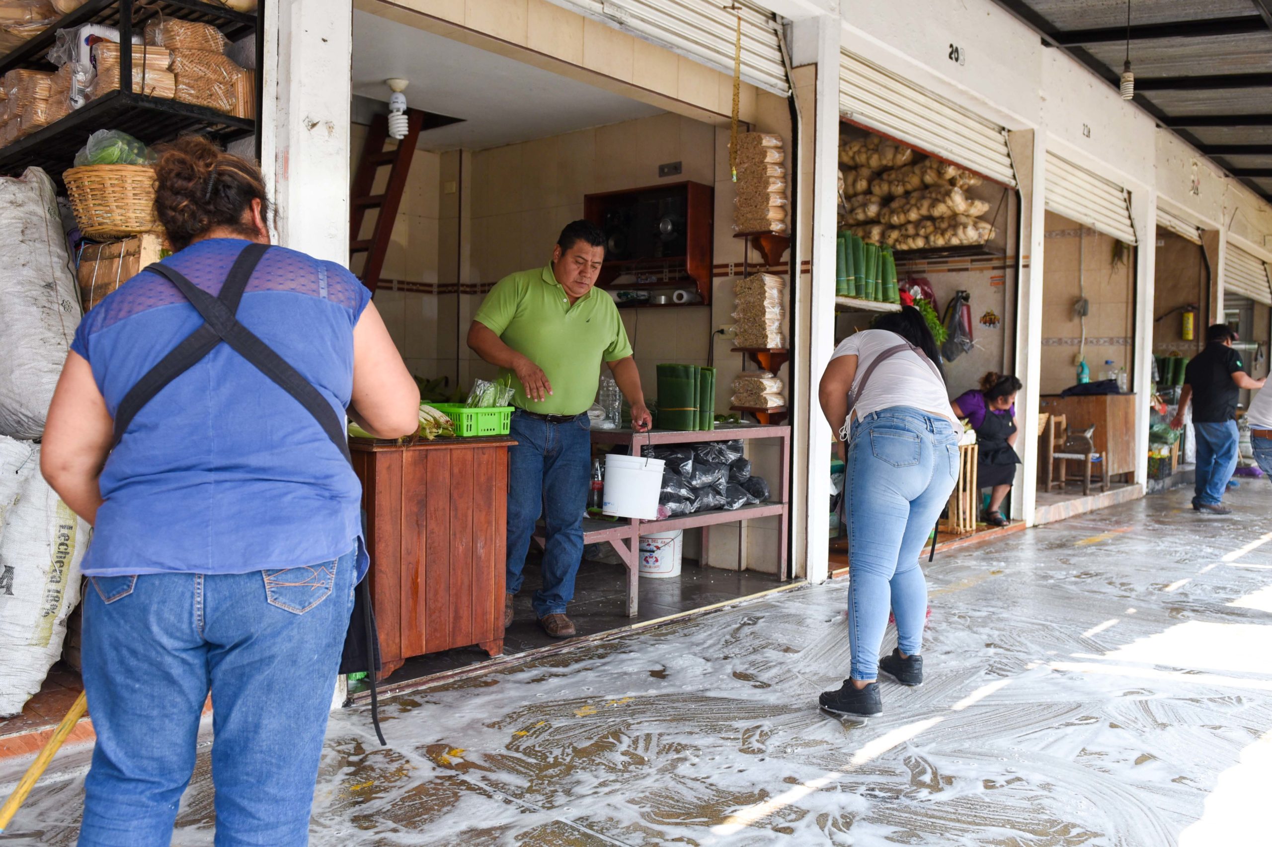 Ayuntamiento de Xalapa mantiene sanitización de  espacios públicos