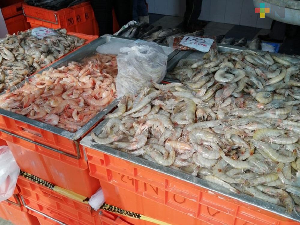 En pescaderías de Xalapa esperan que ventas repunten por Cuaresma