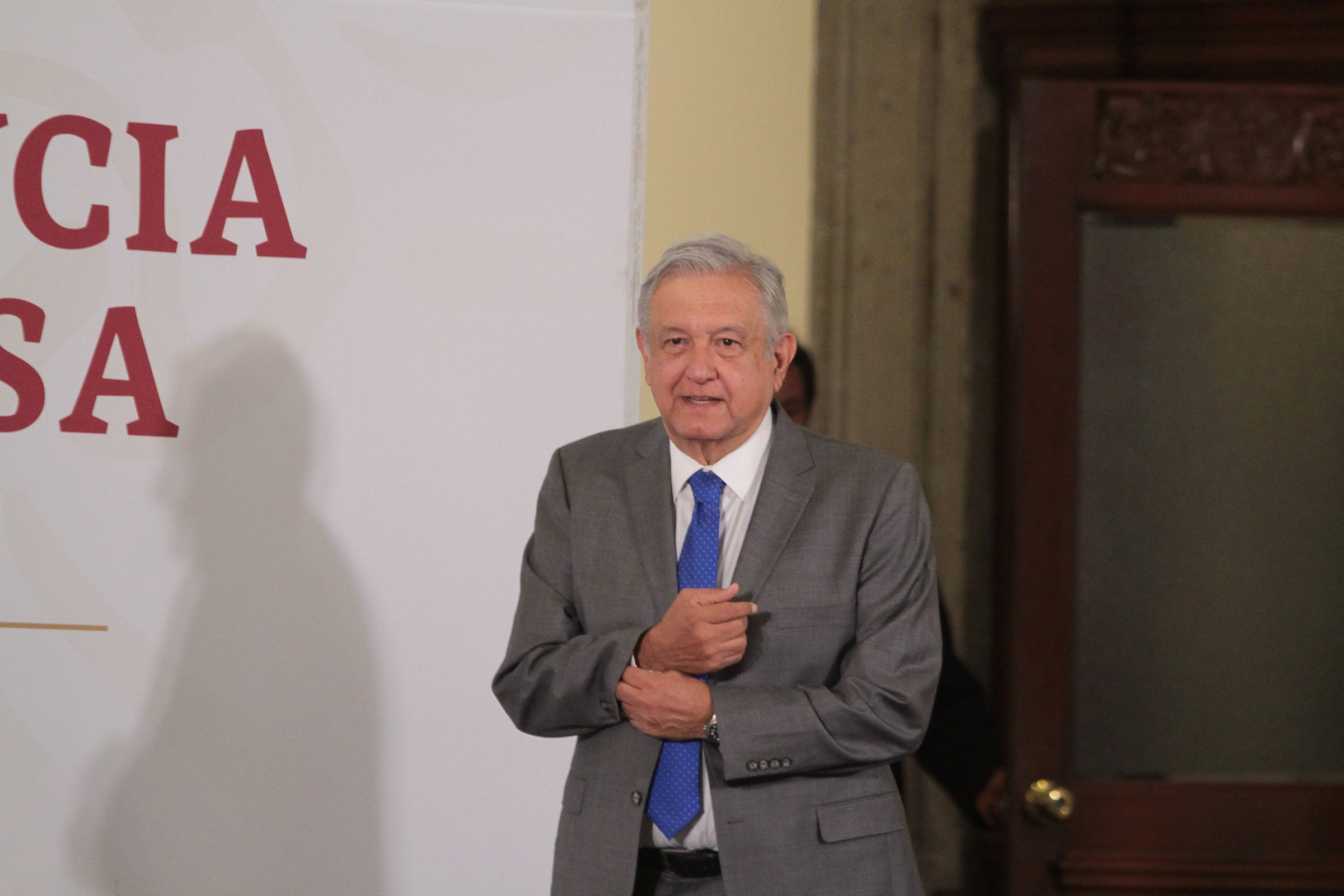 Pide AMLO a partidos donar la mitad de su presupuesto por Covid-19