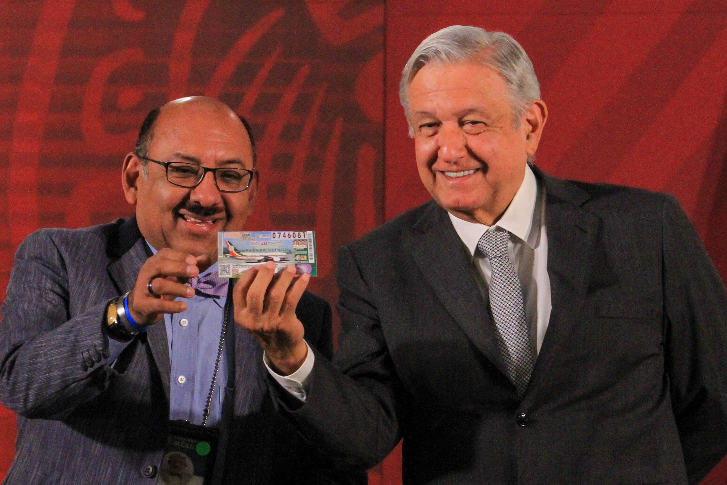 Asegura AMLO que prosigue rifa del avión