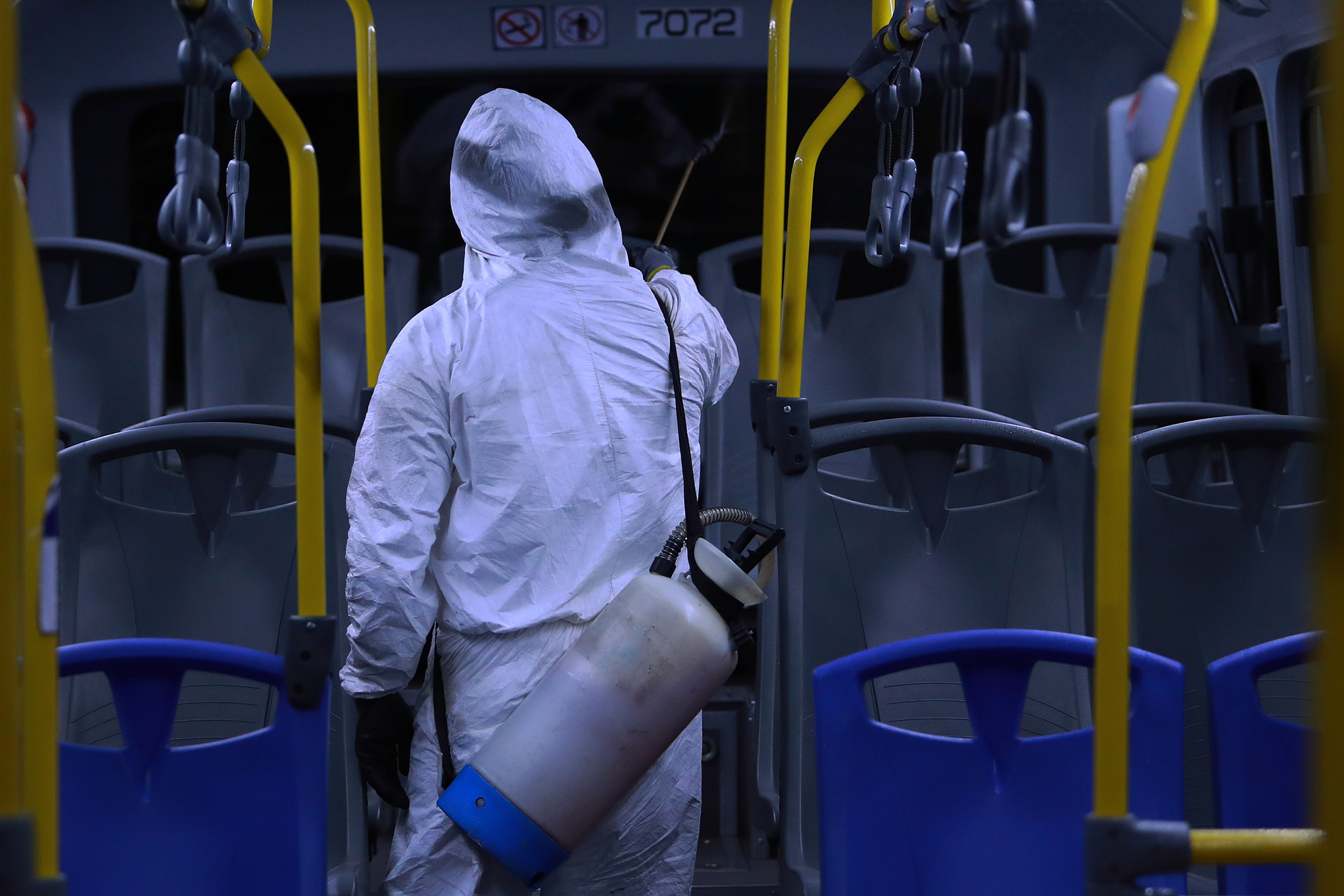 Limpian unidades de transporte en la zona sur