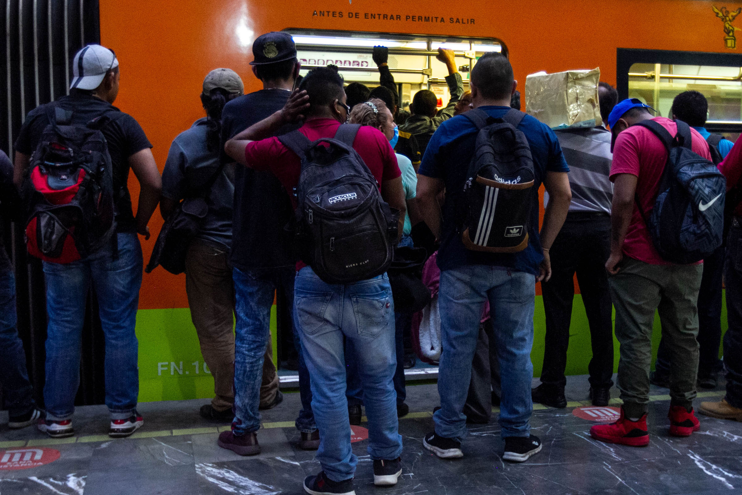 Sana distancia en Metro CDMX