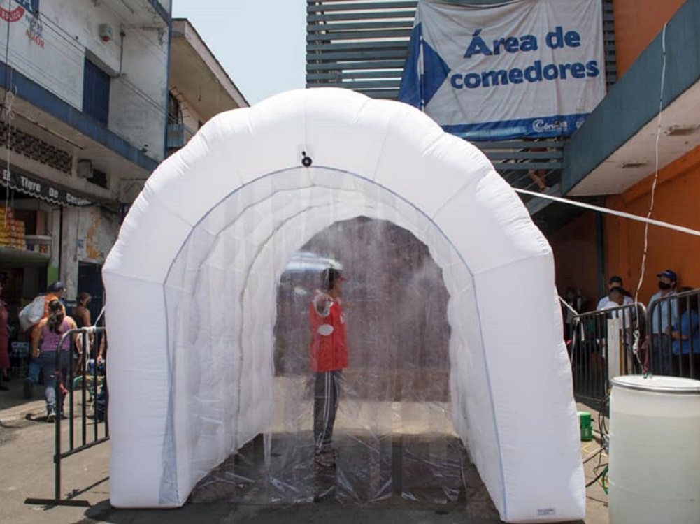 Ayuntamiento de Córdoba instaló túnel sanitizante en mercado Revolución