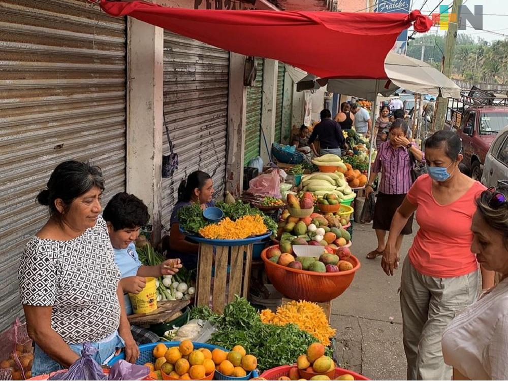 Bloqueo en congregación Las Barillas, impide a vendedoras de Pajapan  instalarse en zona Las Palmitas