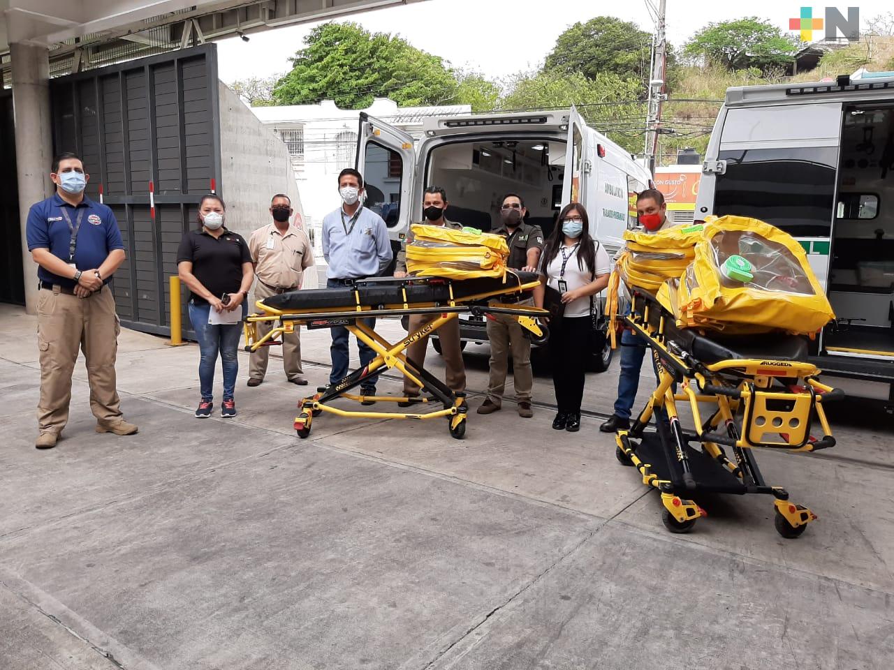 Bomberos Conurbados  entregaron tres cápsulas de aislamiento al IMSS